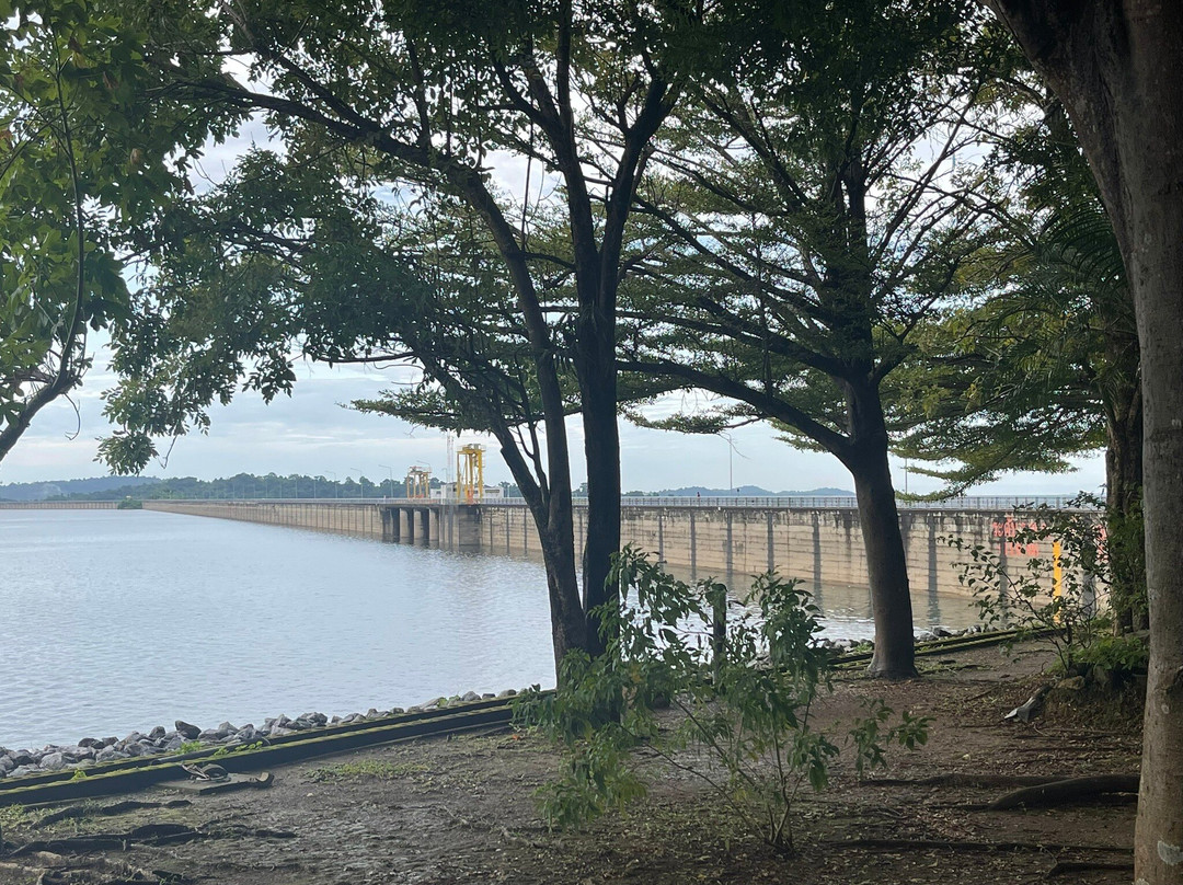 Khun Dan Prakan Chon Dam-坤西育必去景点