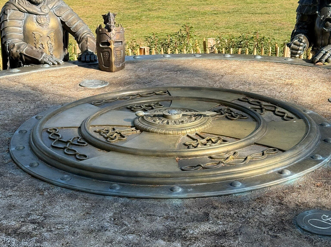 Les Chevaliers De La Table Ronde-Neant-sur-Yvel必去景点