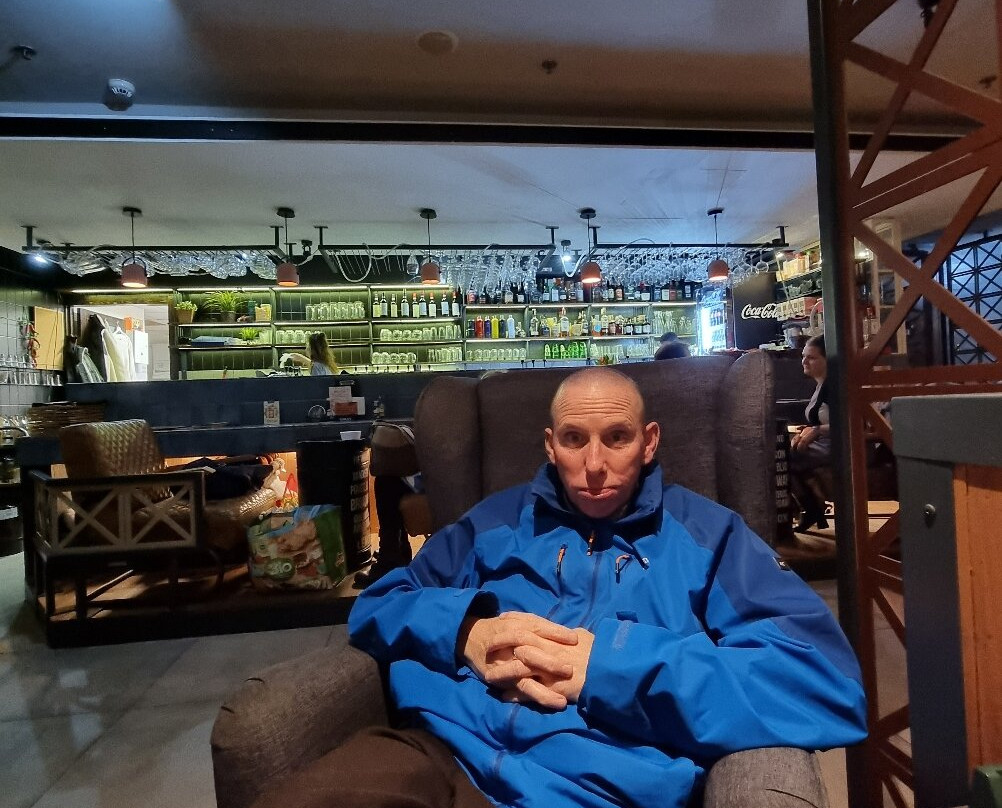 Skupinová Terapia-All Day Bar