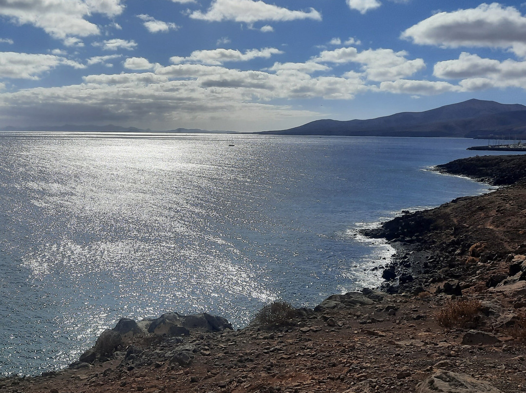 Walk from Puerto del Carmen to Puerto Calero-卡门港必去景点