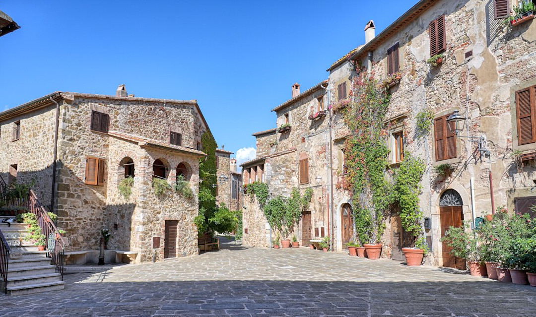 Piazza del Castello di Montemerano-Montemerano必去景点