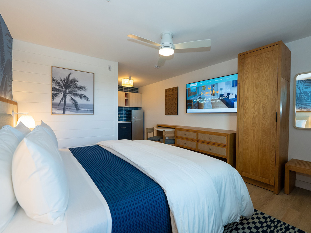 The Sunshine Hotel and Suites主图