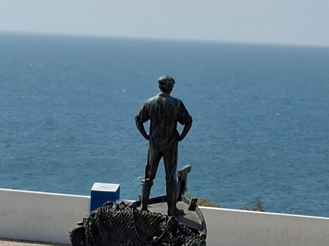 Homenagen ao Pescador Carvoeiro-卡沃埃罗必去景点