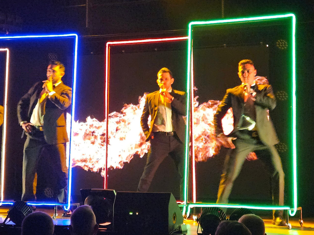 Coco Cabaret-瓦拉塔港必去景点