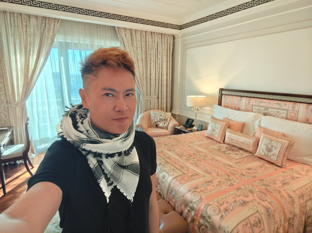 迪拜范思哲酒店主图