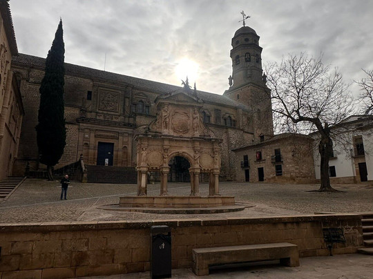 Puerta De Jaén Y Arco De Villalar-巴埃萨必去景点