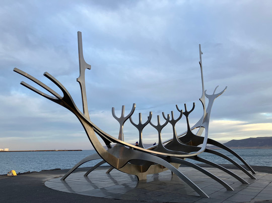 “太阳之舟”雕像-雷克雅未克必去景点