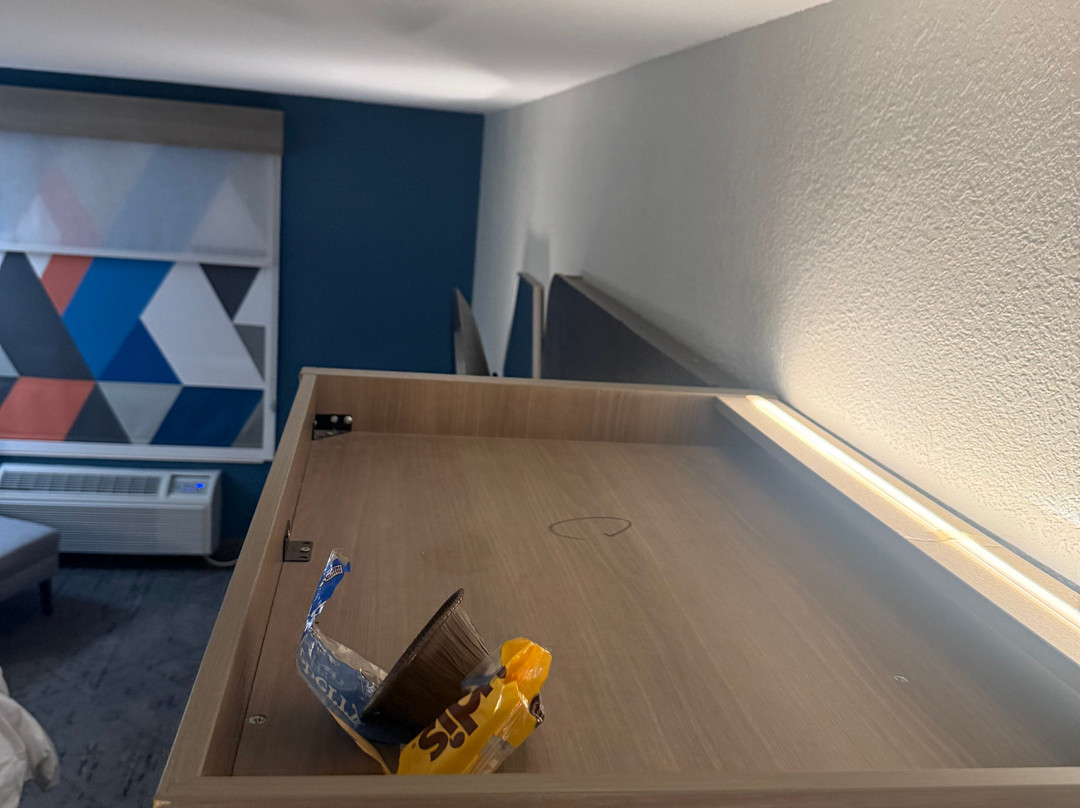 智选假日套房酒店村主图