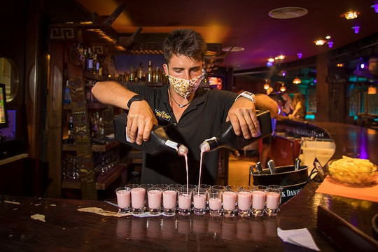 Tiki-Bar-甘迪亚海滩必去景点