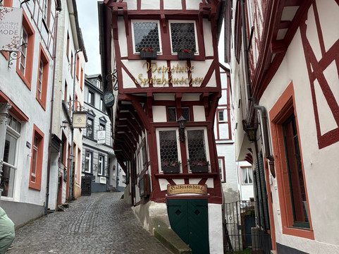 Mittelalterlicher Marktplatz-贝恩卡斯特尔－屈斯必去景点