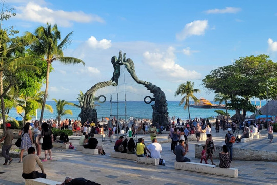 Parque Los Fundadores-普拉亚德尔卡曼必去景点