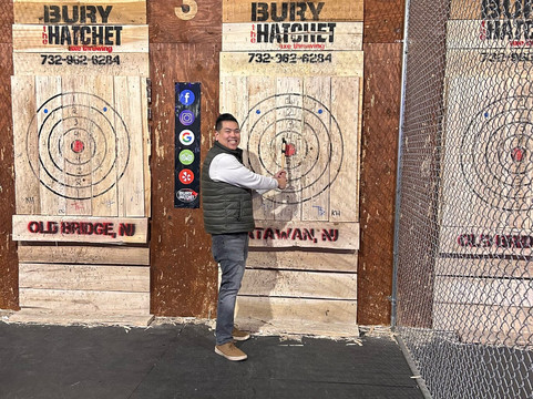 Bury The Hatchet Old Bridge - Axe Throwing-Old Bridge必去景点