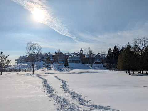 德斯萨布勒斯高尔夫庄园酒店主图
