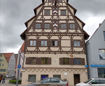 Siebendächerhaus-梅明根必去景点