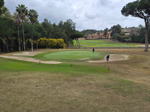 里约真正的高尔夫与酒店主图