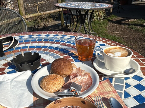 阿尔玛尼奇农庄酒店主图