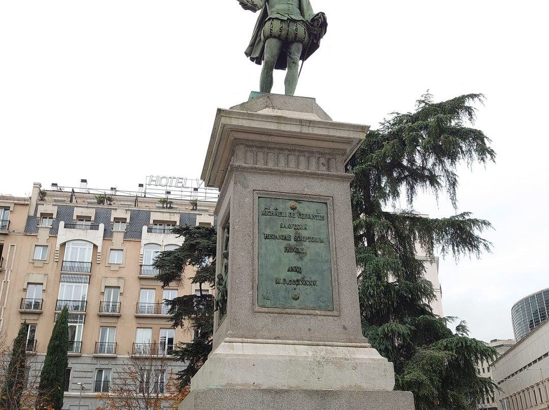 Estatua de Miguel de Cervantes-马德里必去景点