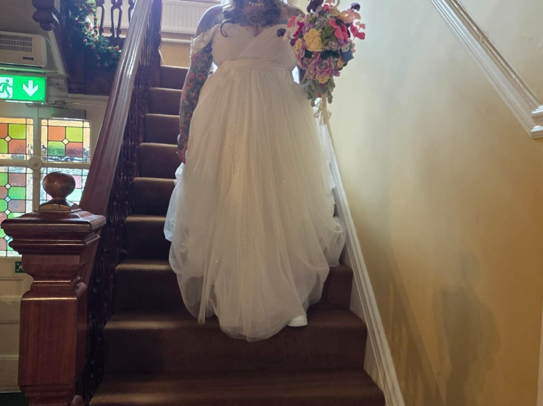 Oaklands Hotel主图