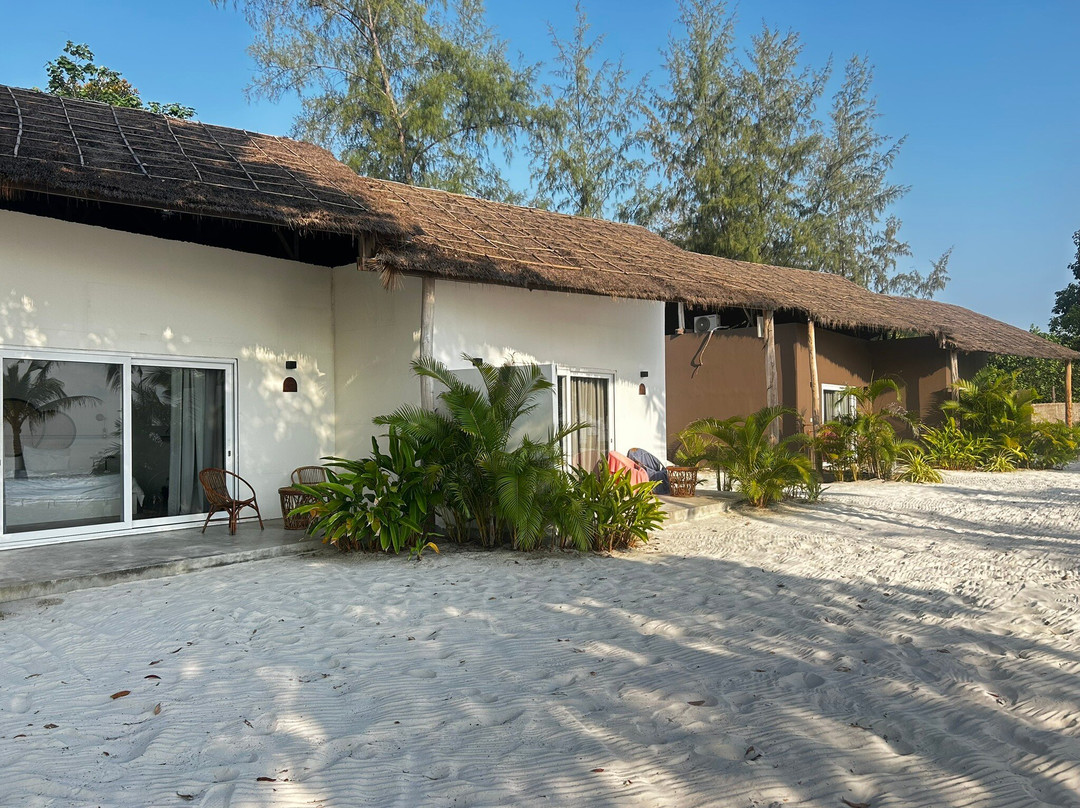 高龙秘密花园酒店主图