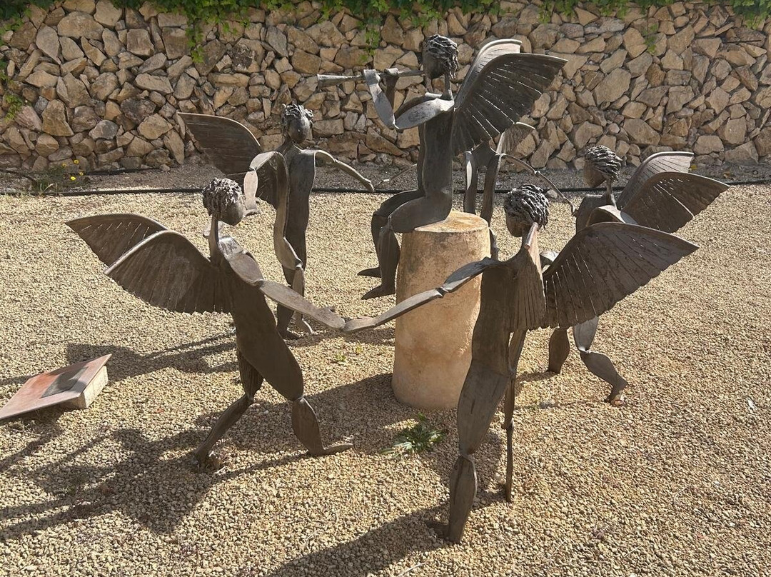 Klein Schreuder Sculpture Garden-L'Alfas del Pi必去景点