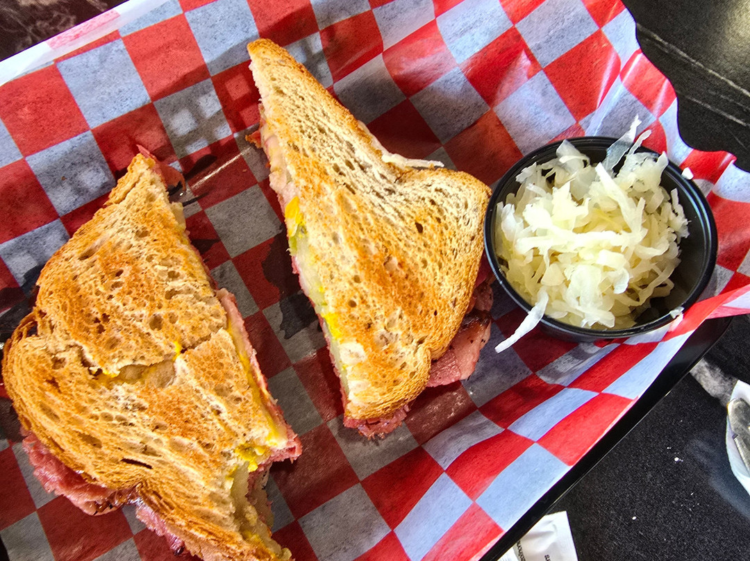 Ludz Foodie Bar and Grill