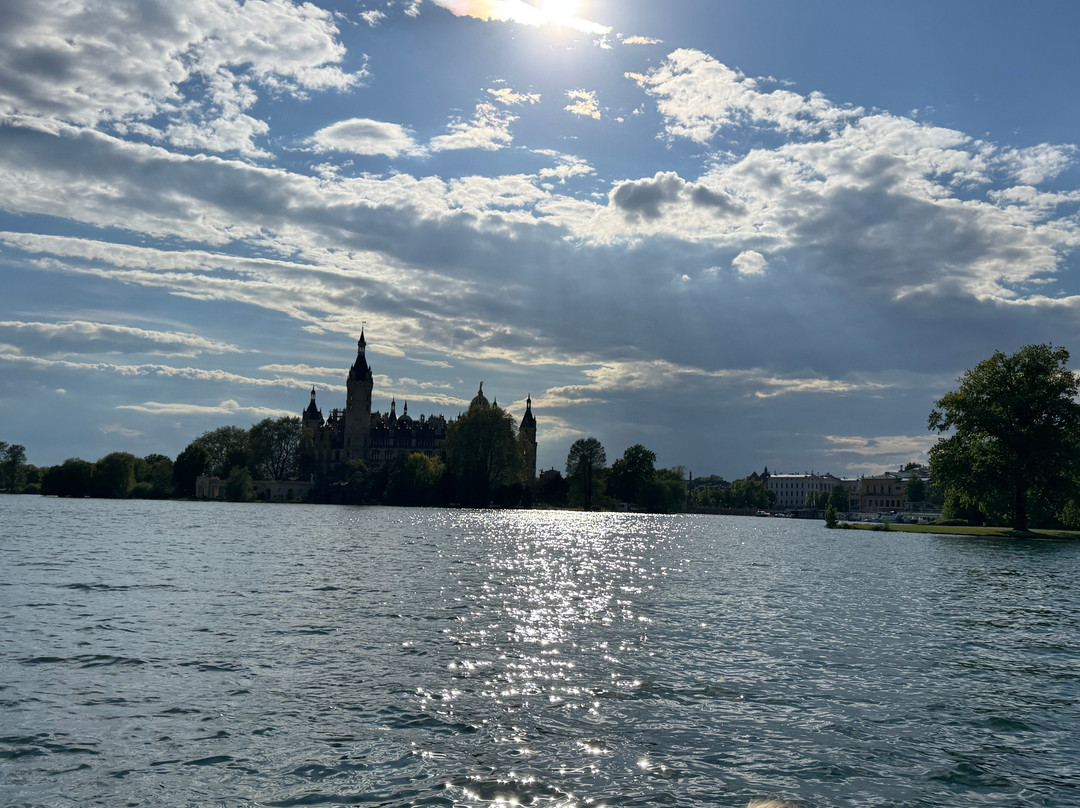 Bootscharter Schwerin - direkt am Schweriner Schloss-什未林必去景点