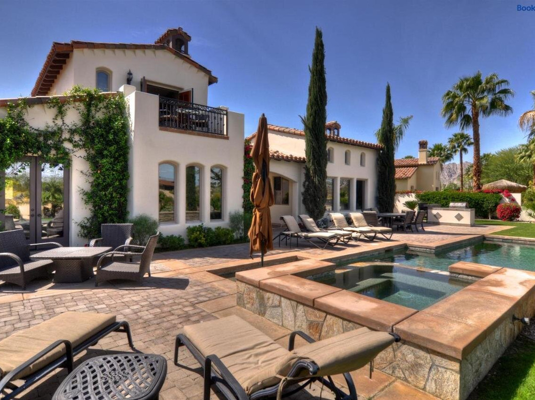 PGA107 Spectacular Lakefront Estate Pool and Spa