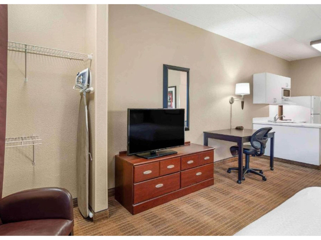 Motel 6 Suites Chicago Lisle IL