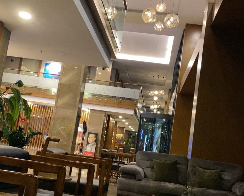温德姆华美达广场酒店-萨姆松主图