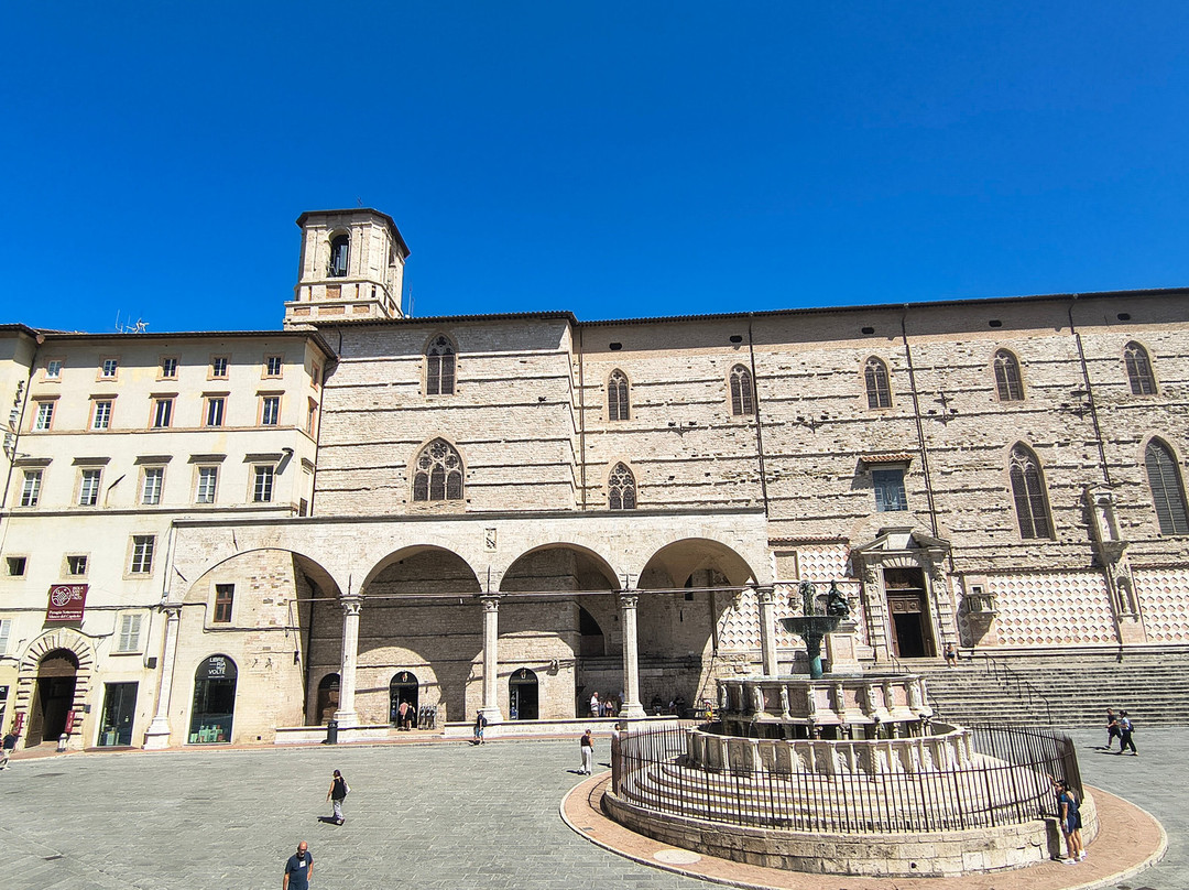 Piazza IV Novembre-佩鲁贾必去景点