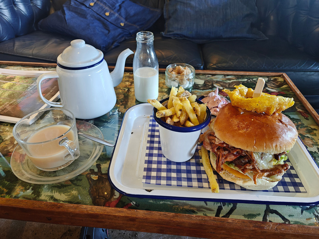 The Ring Feeder cafe