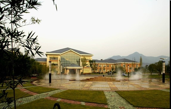 溪口银凤旅游度假村主图