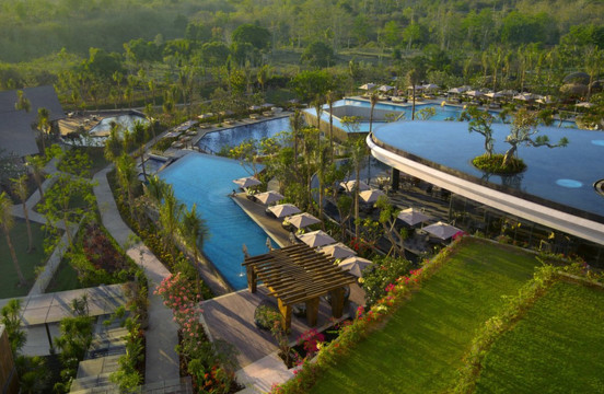 巴厘岛阿雅娜林畔酒店主图