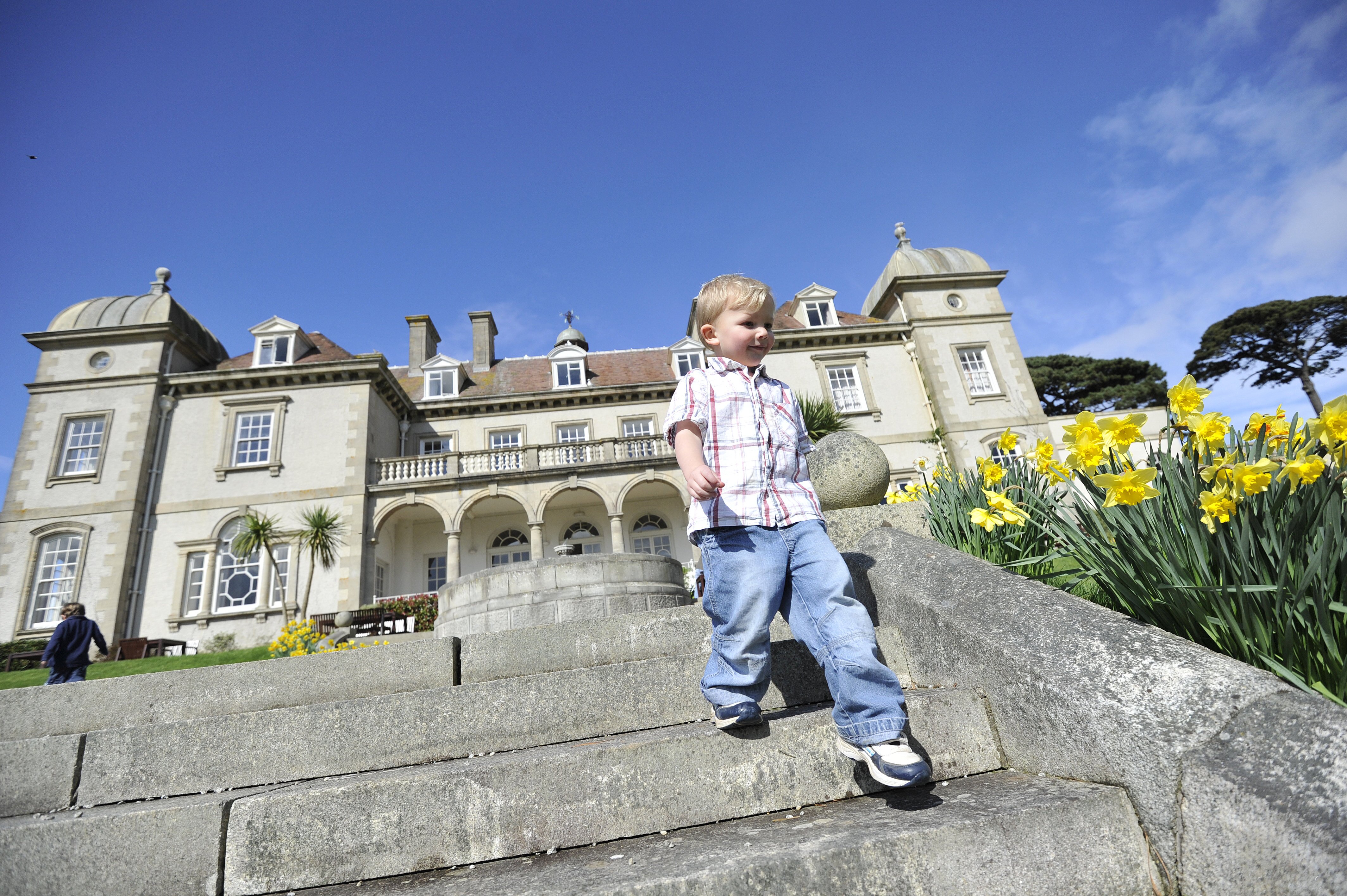 Fowey Hall-官方