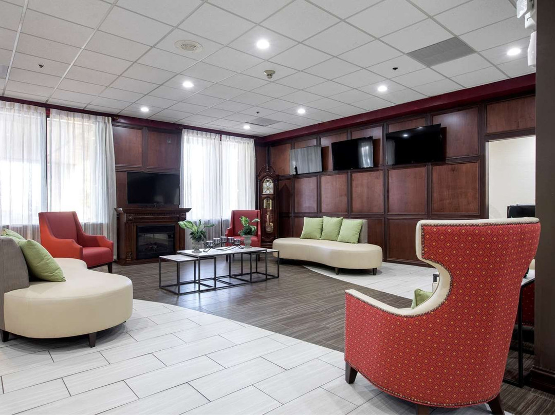 底特律都会机场克拉丽奥酒店