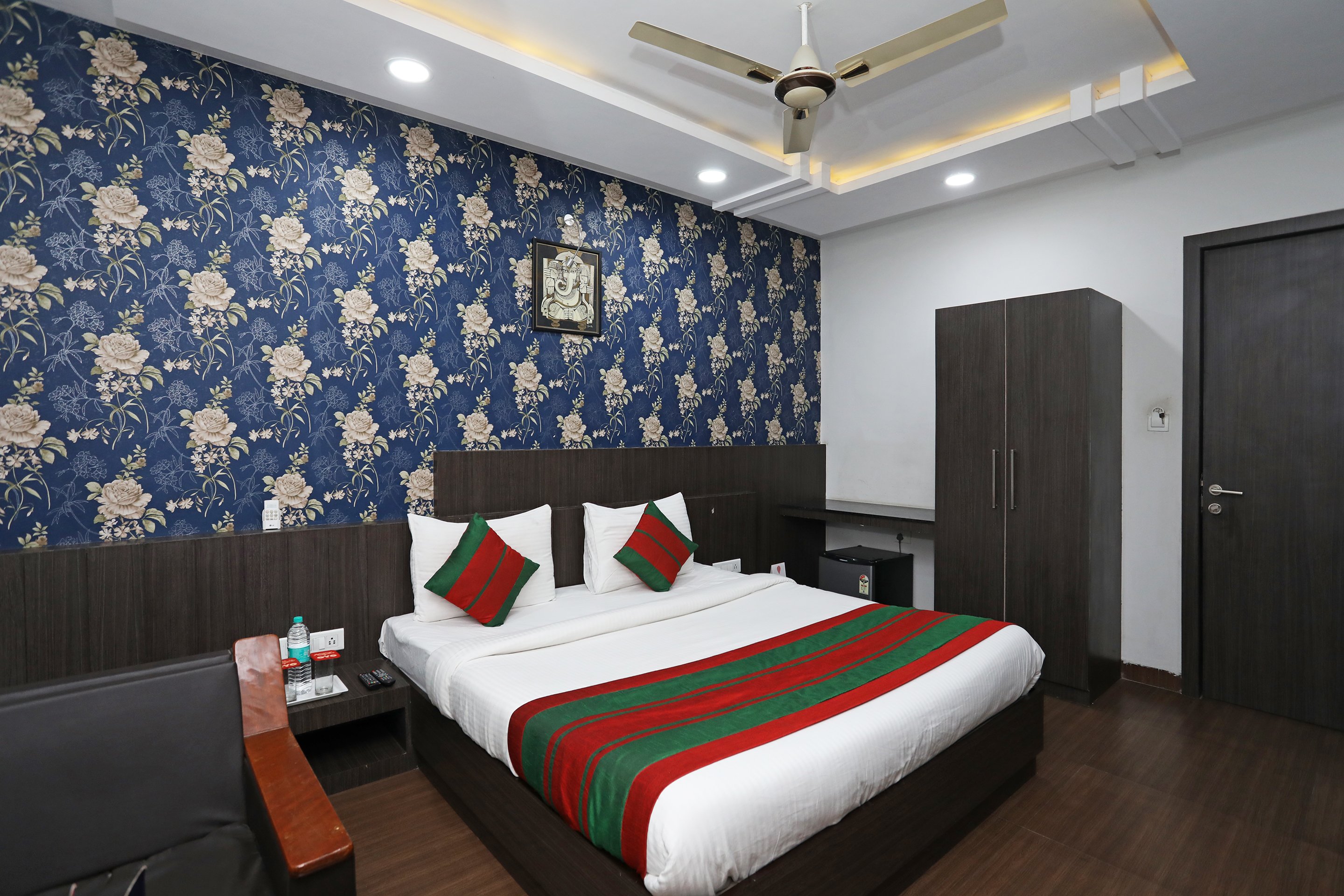 Hotel Flowers Inn-官方