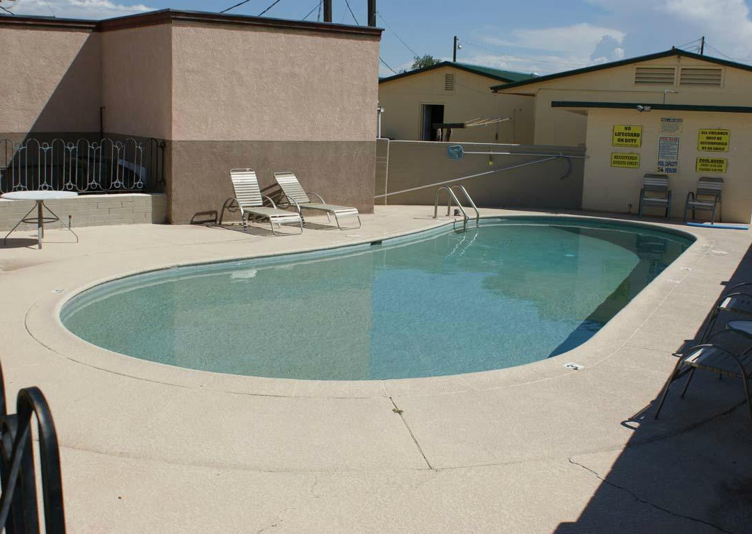 Hwy. Express Inn & Suites