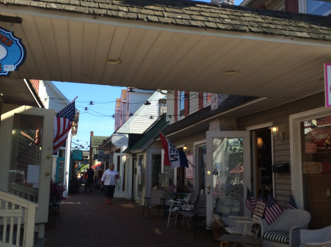 The Shops at Rehoboth Mews-里霍博斯比奇必去景点