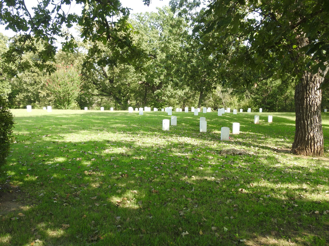 Apache Prisoner-of-War Cemeteries景点图片