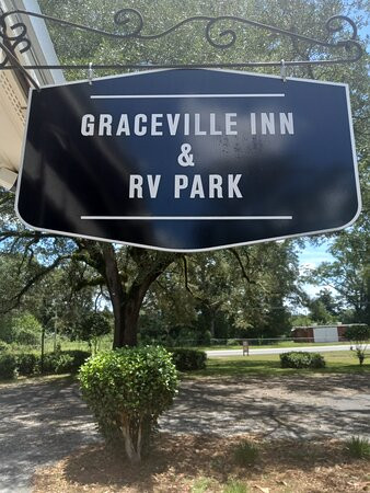 Graceville Inn & RV Park主图