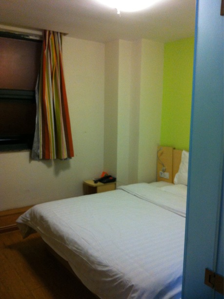 7天酒店(上海西藏南路地铁站店)-客卧