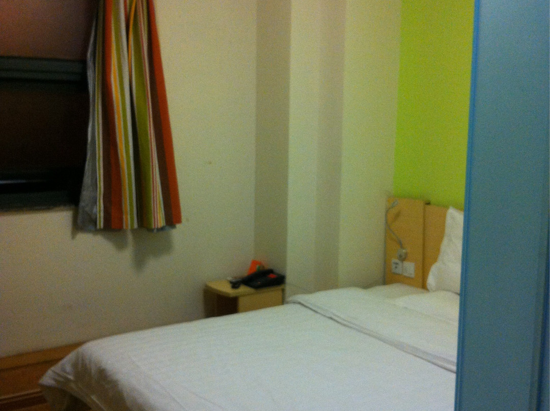 7天酒店(上海西藏南路地铁站店)主图