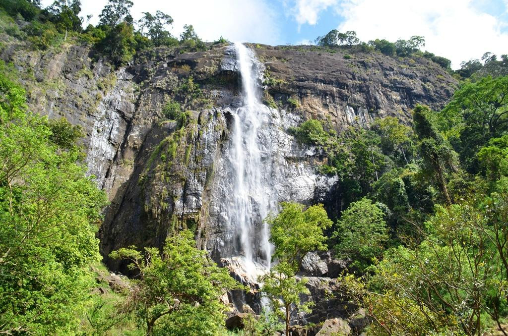 Diyaluma Falls景点图片
