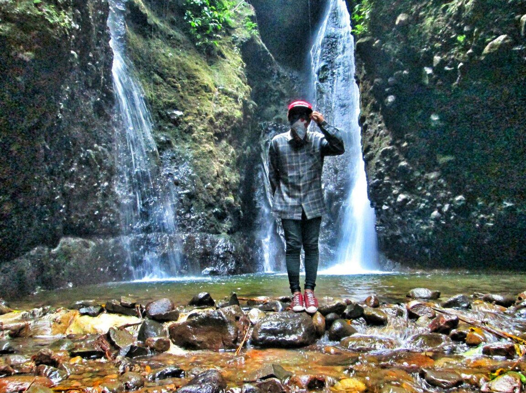 Seweru Waterfall景点图片