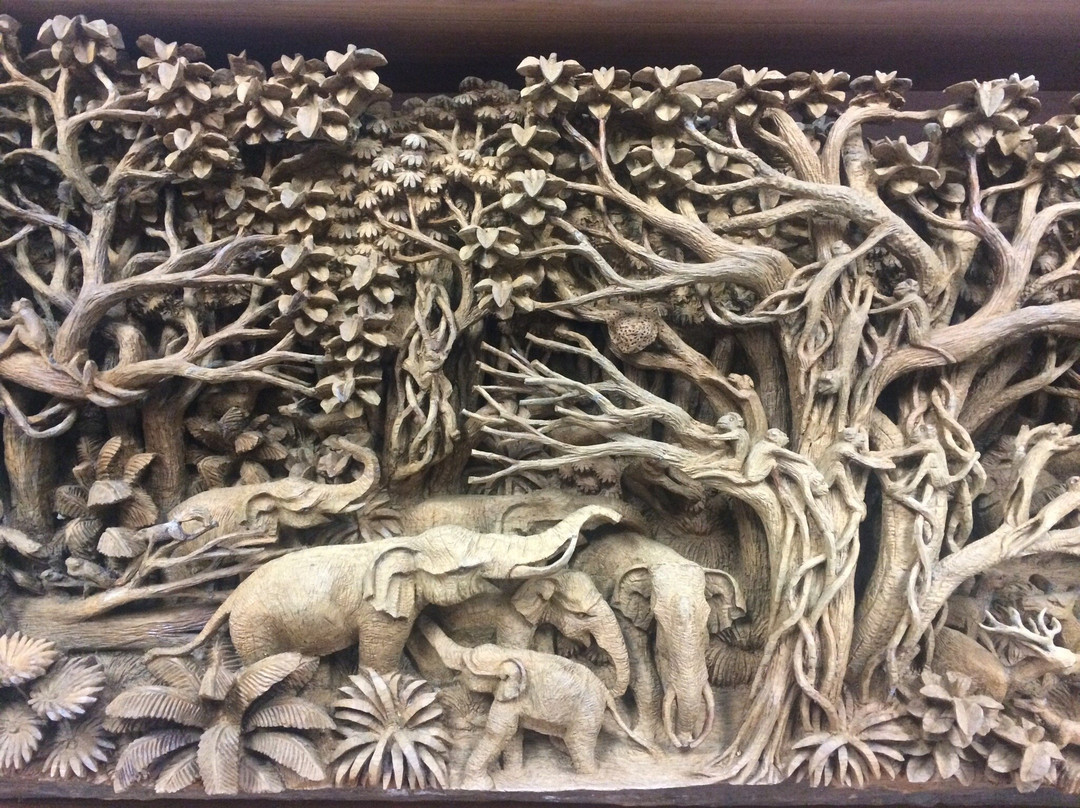 Carved Woods Factory景点图片