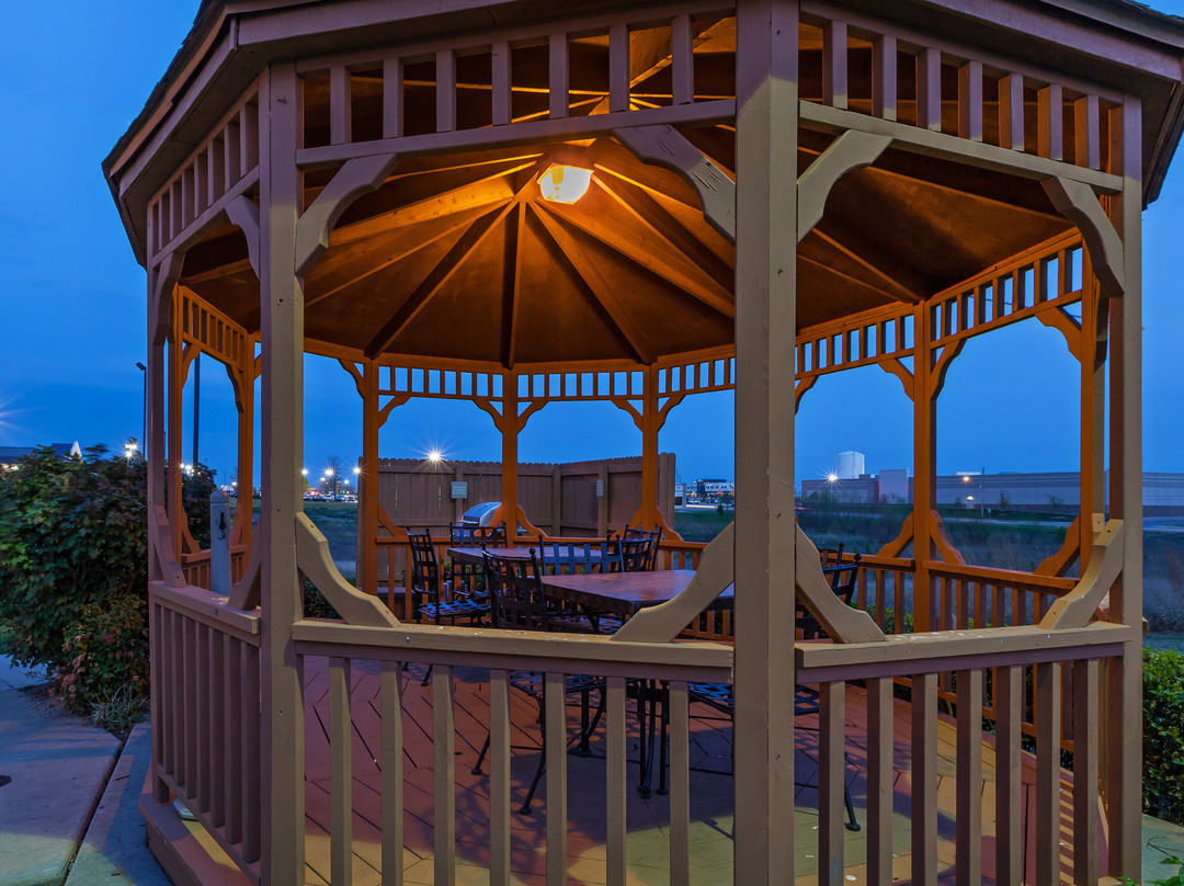 奥瓦索烛木套房酒店主图