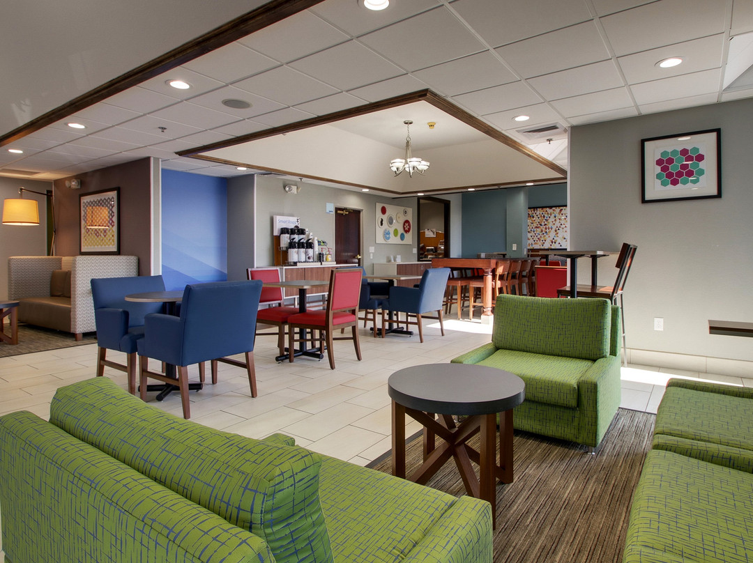 Holiday Inn Express & Suites Lebanon By IHG主图