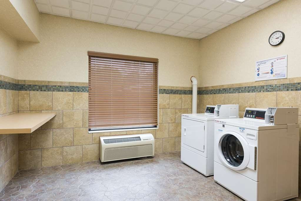 休伦港希尔顿恒庭酒店主图