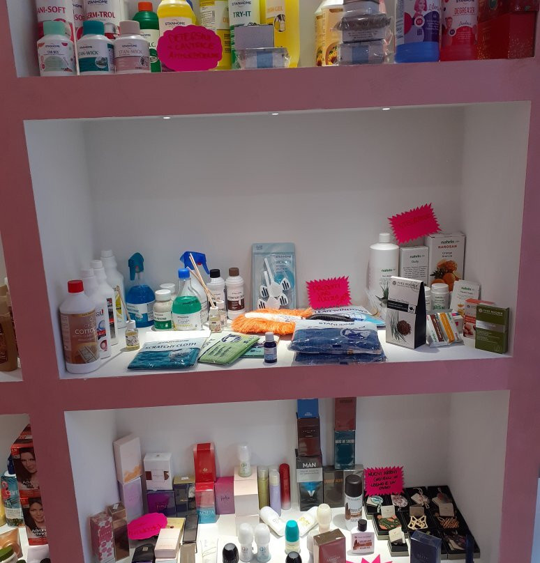 Showroom Cosmetica-迪亚诺马里纳必去景点