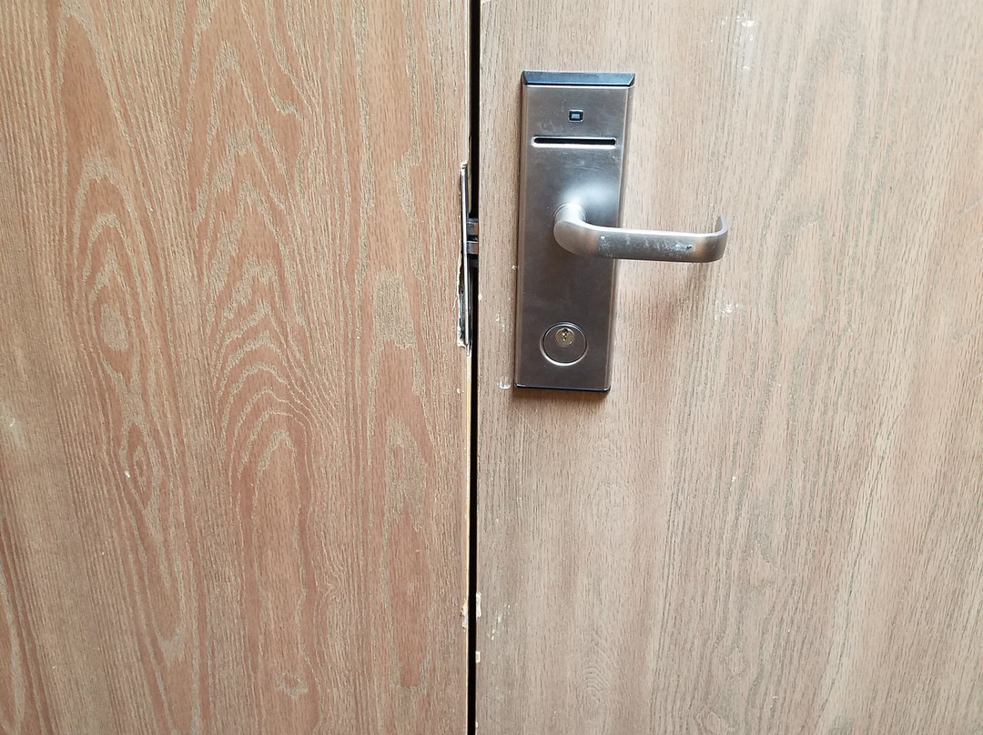 恩波里亚速8酒店主图